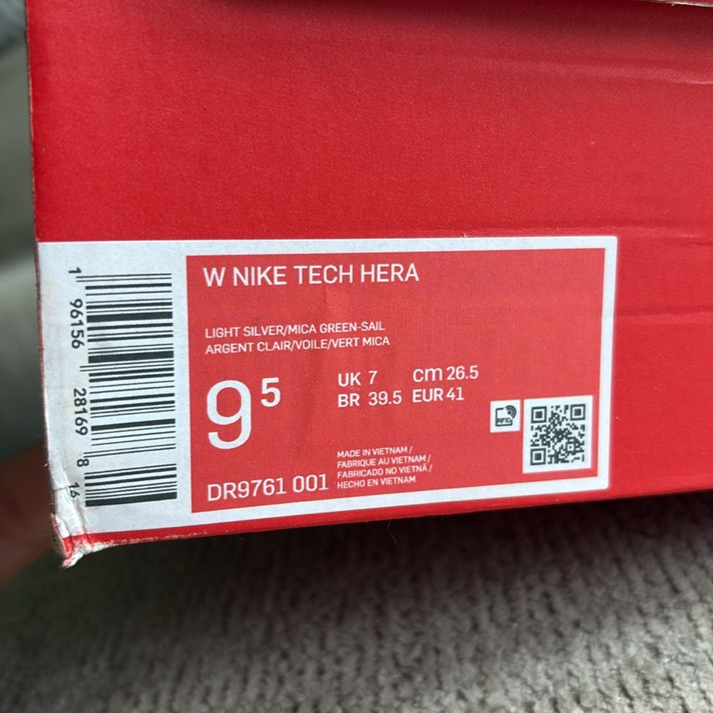 Nike Tech Hera Sneakers - Picture 8 of 9